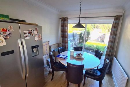 3 bedroom terraced house to rent - Photo 2