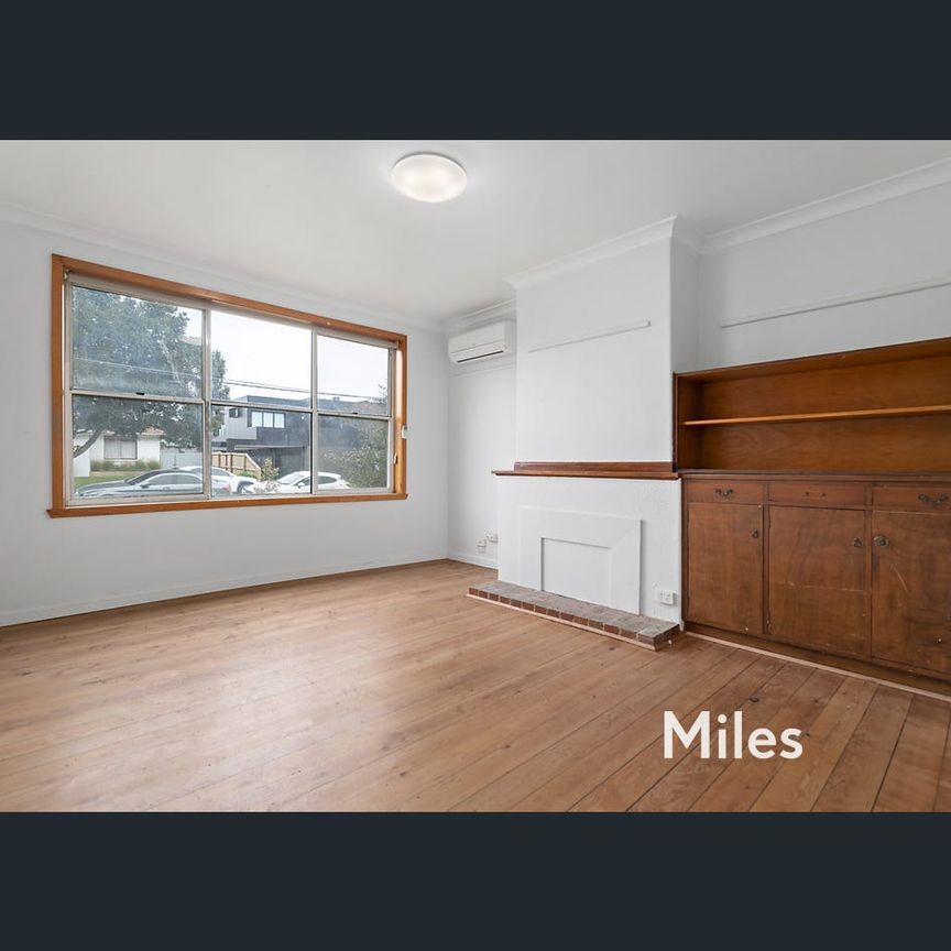DELIGHTFUL THREE BEDROOM HOME - Photo 1