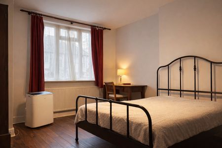 1 Bed Terraced House, Park Drive, W3 - Photo 2