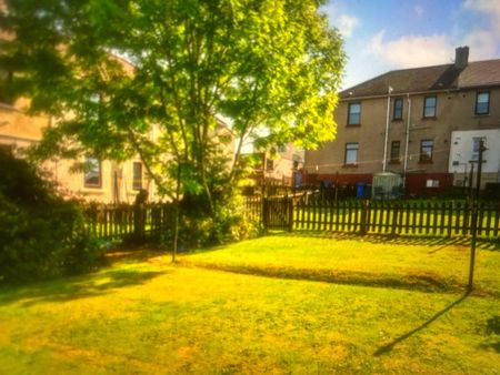 3 bedroom flat to rent - Photo 3