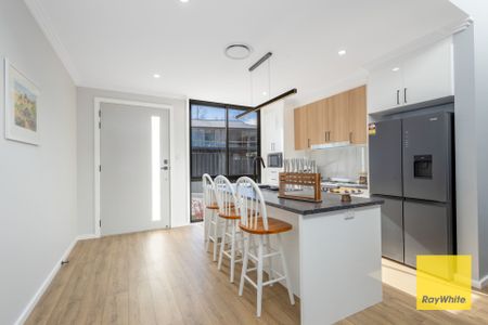 Modern Townhouse - Photo 3