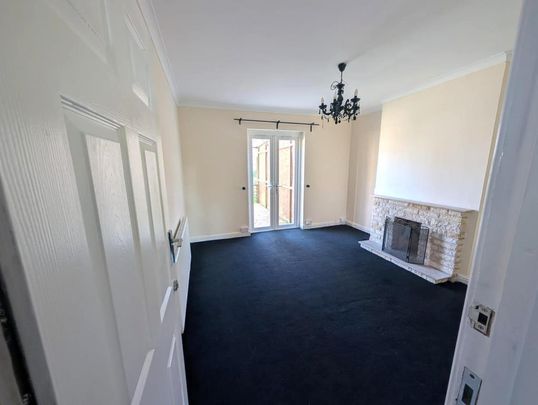 4 bedroom semi-detached house to rent - Photo 1