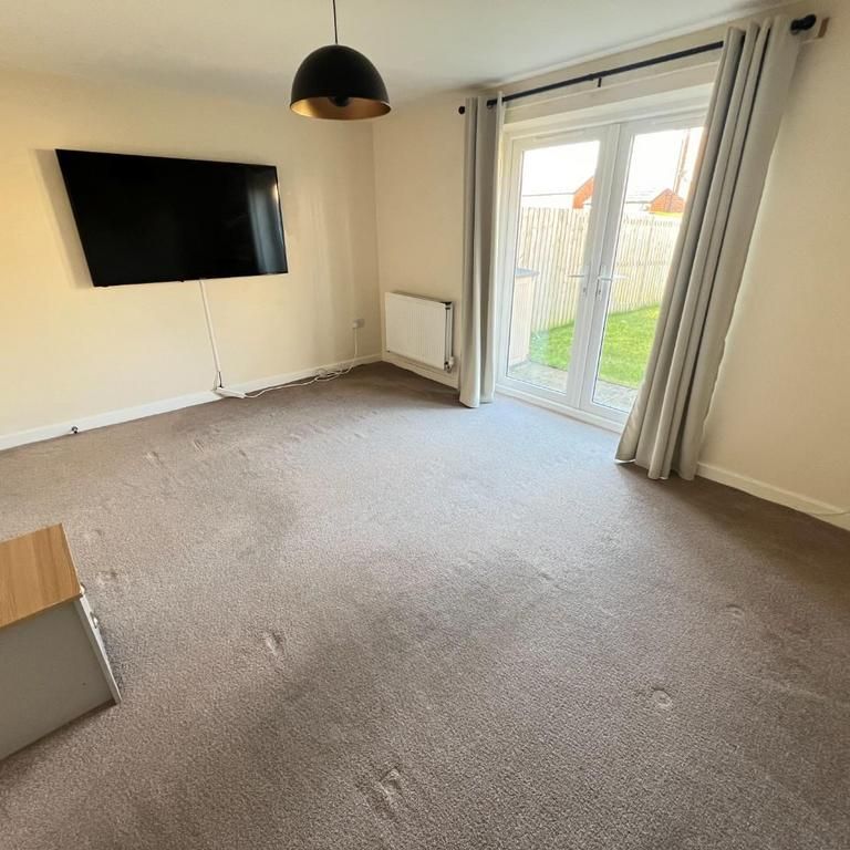 3 bedroom semi-detached house to rent - Photo 1