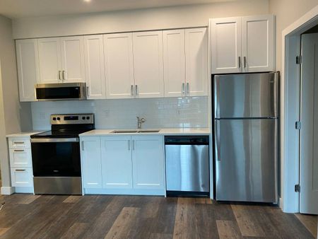 Central Park Village 2BD/2BA – Park Suites - Photo 5