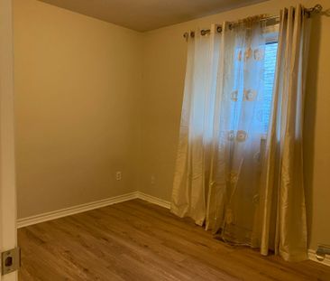 For Lease - 151 Chalfield Lane, Mississauga, Ontario - Photo 4