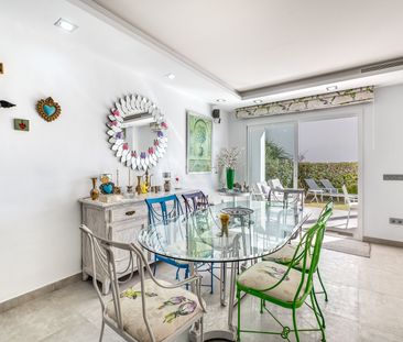 Beachfront townhouse in Bahia de Marbella with sea views - Photo 2