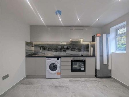 Burrell Close, Edgware, HA8 - Photo 4