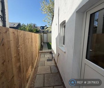 3 bedroom terraced house to rent - Photo 6