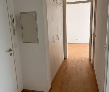 2-Raum-Wohnung, 46,7 m², Lift, Bad mit Wanne & Fenster, separates WC. - Photo 2