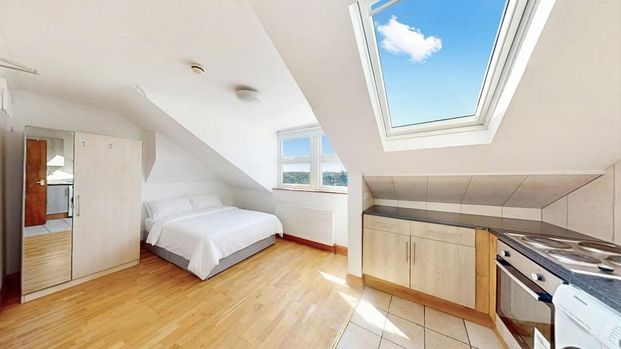 Studio to rent - Photo 1