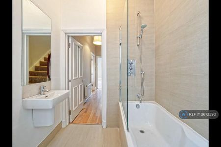 2 bedroom maisonette to rent - Photo 4