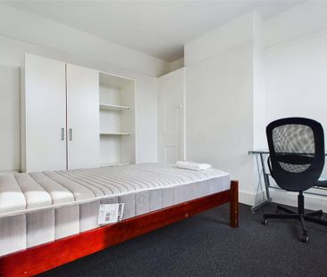 4 bedroom terraced house to rent - Photo 6