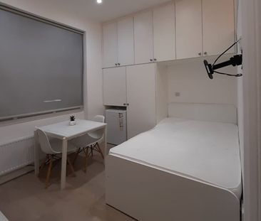Studio Flat, Queenstown Road, SW8 - Photo 2
