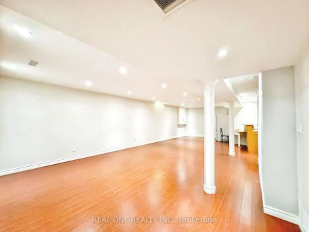 Detached Home For Lease | N9234064 - Photo 5