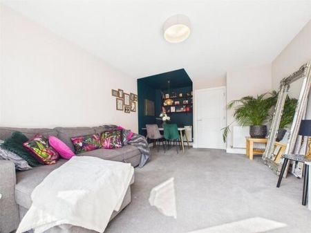 2 bedroom semi-detached bungalow to rent - Photo 2