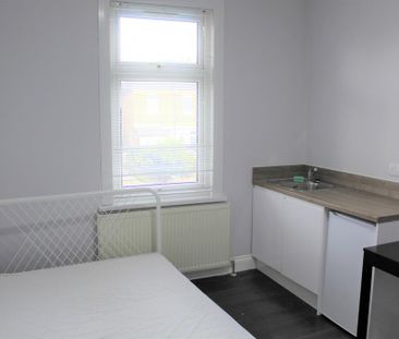 Studio to rent - Photo 6