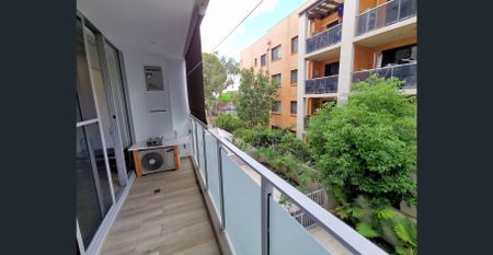 Fully Furnished 2 bedroom apartment, only $1100 per week next to Westfield Burwood! - Photo 2