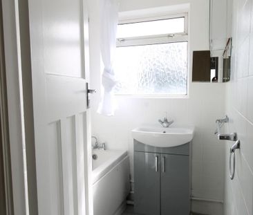 3 bedroom flat to rent - Photo 4