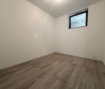 TE HUUR: Éen-slaapkamerappartement met autostaanplaats en berging. - Photo 4