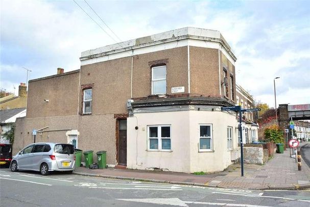 Aldeburgh Street, London, SE10 - Photo 1