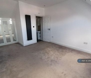 4 bedroom semi-detached house to rent - Photo 4