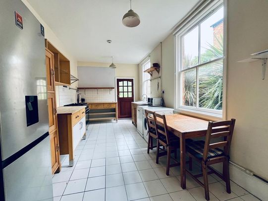 4 bedroom terraced house to rent - Photo 1