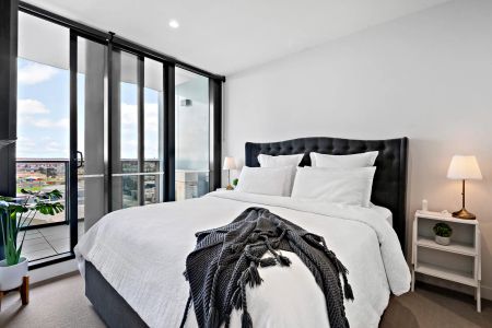 Designer Two Bedroom Apartment plus Study with North Facing City Views - Photo 4