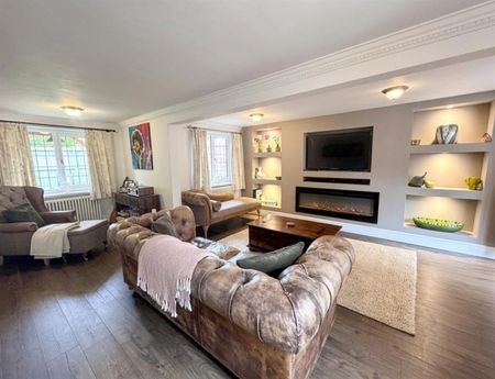 3 Bedroom Detached To Let - Photo 2