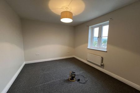 4 bedroom detached house to rent - Photo 2