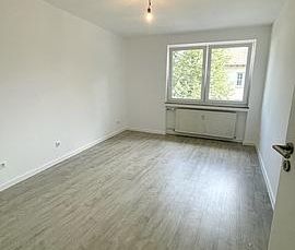 Bahnhofsnähe! Kernsanierte 3-Zimmer-Wohnung im 2.OG mit großem Balkon im Herzen von Hennef - Foto 3