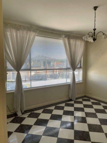 Upstairs 3 Bedroom Unit/Apartment close to all Amenities - Photo 3