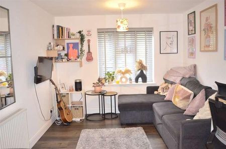 Station Approach, Coulsdon North, Coulsdon, CR5 - Photo 2