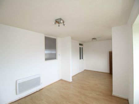 3 bedroom flat to rent - Photo 4