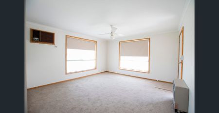 Well Maintained 2 Bedroom Unit - Photo 4