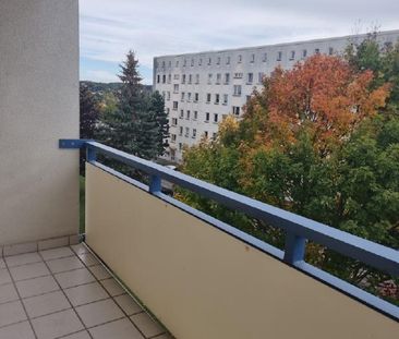 Schmucke Zweiraumwohnung mit Einbauküche und Balkon! - Photo 2