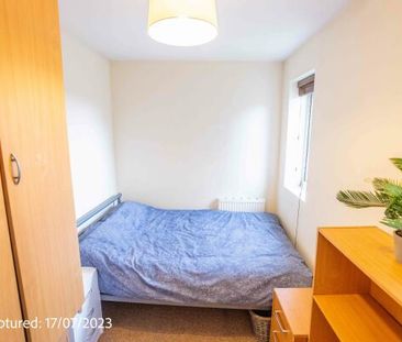 31 Sixth Avenue - Photo 5