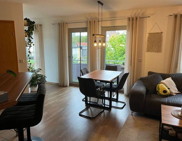 Tolle 2 Zimmer-Whg. in Delitzsch, FBH, Balkon, AK und EBK möglich! - Photo 1