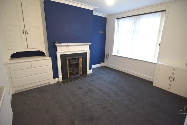 To Let 3 Bed Mid Terraced House - Photo 1