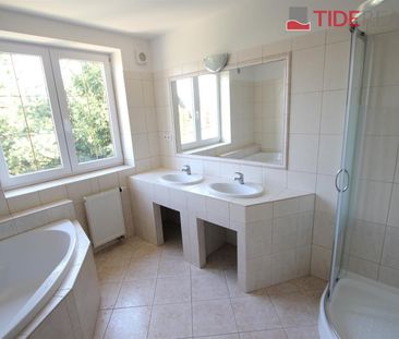 Pronájem vily 290 m², V Zátiší , Jesenice - Fotografie 4