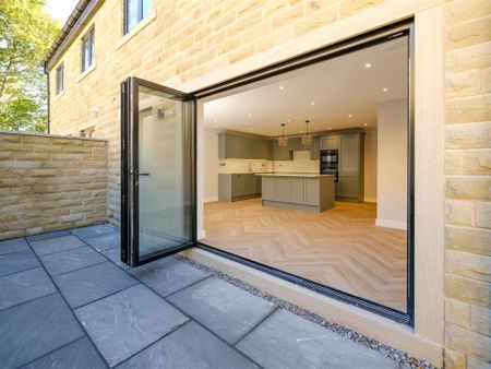 4 bedroom semi-detached house to rent - Photo 3