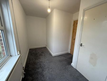 3 bedroom end of terrace house to rent - Photo 4