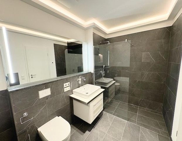 Ein Traum! + Lift + Parkett + Fußbodenhzg. + Wanne & Dusche + Balkon + LED-Licht + Stellplatz - Photo 1