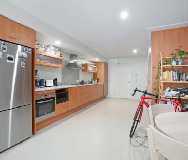 SUBIACO STYLE APARTMENT! - Photo 2