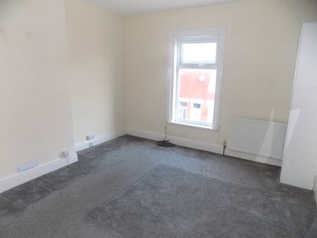 Broughton Avenue, Blackpool - Photo 2