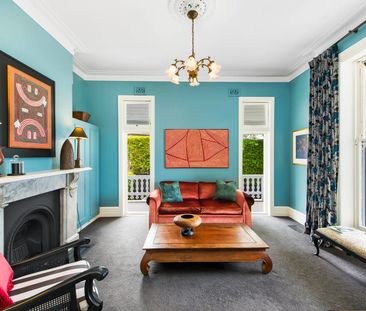 A Prestigious Family Estate of Rare Scale & Privacy - Photo 2