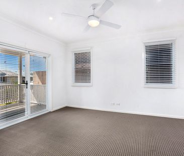Stunning 4 Bedroom Home in Tullimbar Village - Photo 3