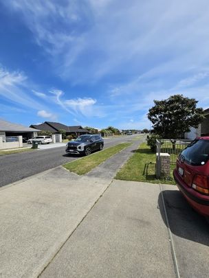 Spacious 3/4 bedroom home in sought after area in Paraparaumu - Photo 1