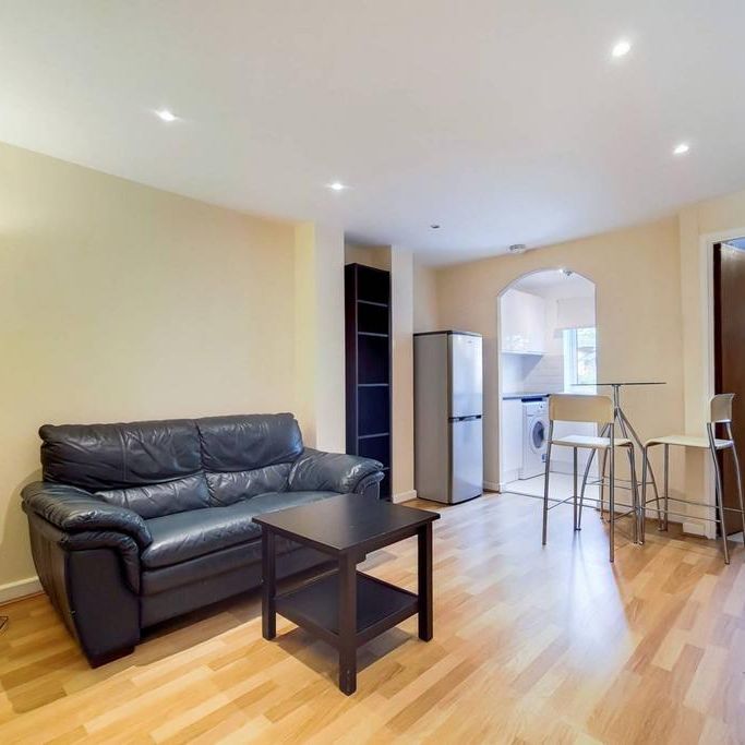 1 bedroom flat to rent - Photo 1