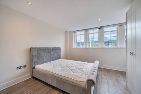 3 bedroom flat to rent - Photo 4