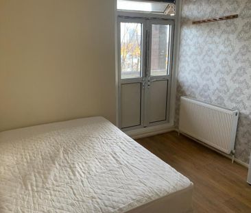 4 bedroom flat to rent - Photo 6